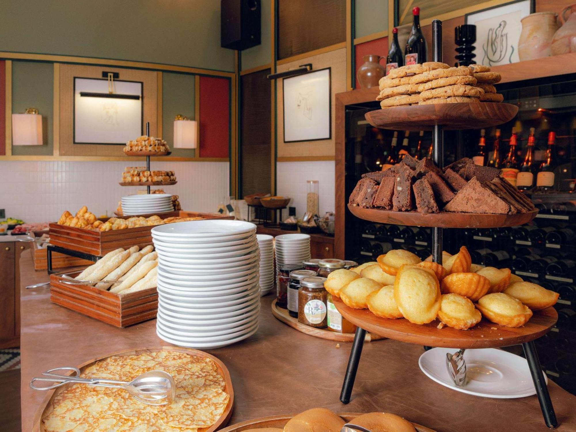 Nest Paris La Defense - Mgallery Puteaux Kültér fotó A typical buffet