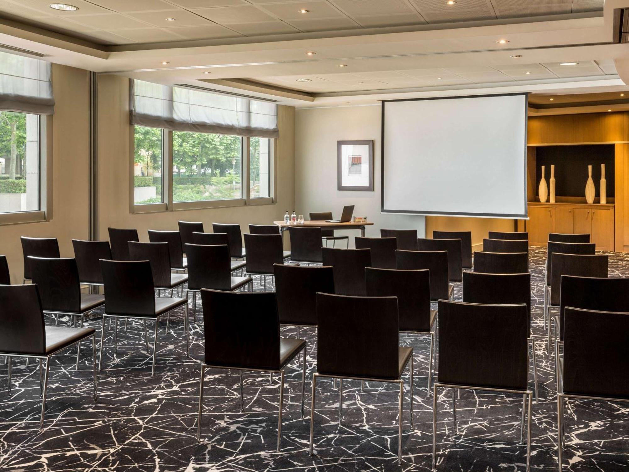 Nest Paris La Defense - Mgallery Puteaux Kültér fotó Meeting room
